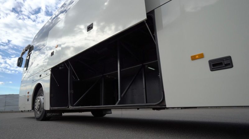 Внешний багажник в автобусе Scania Higer A80 «Люкс» (392)  57+1 (трехосник с туалетом и кухней)