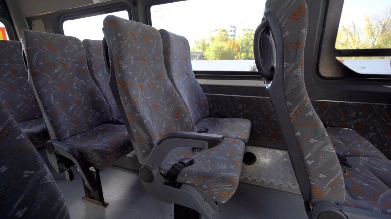 Пассажирские сидения в микроавтобусе Volkswagen Crafter (велюровый салон, кондиционер)