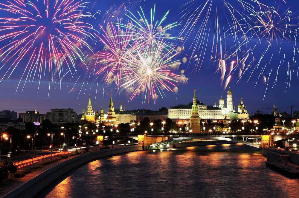 Команда «Авто-миллениум» спешит поздравить москвичей с праздником! С Днём города!